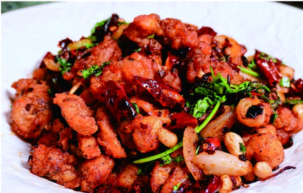 Pollo saltato piccante di sichuan "con arachidi"