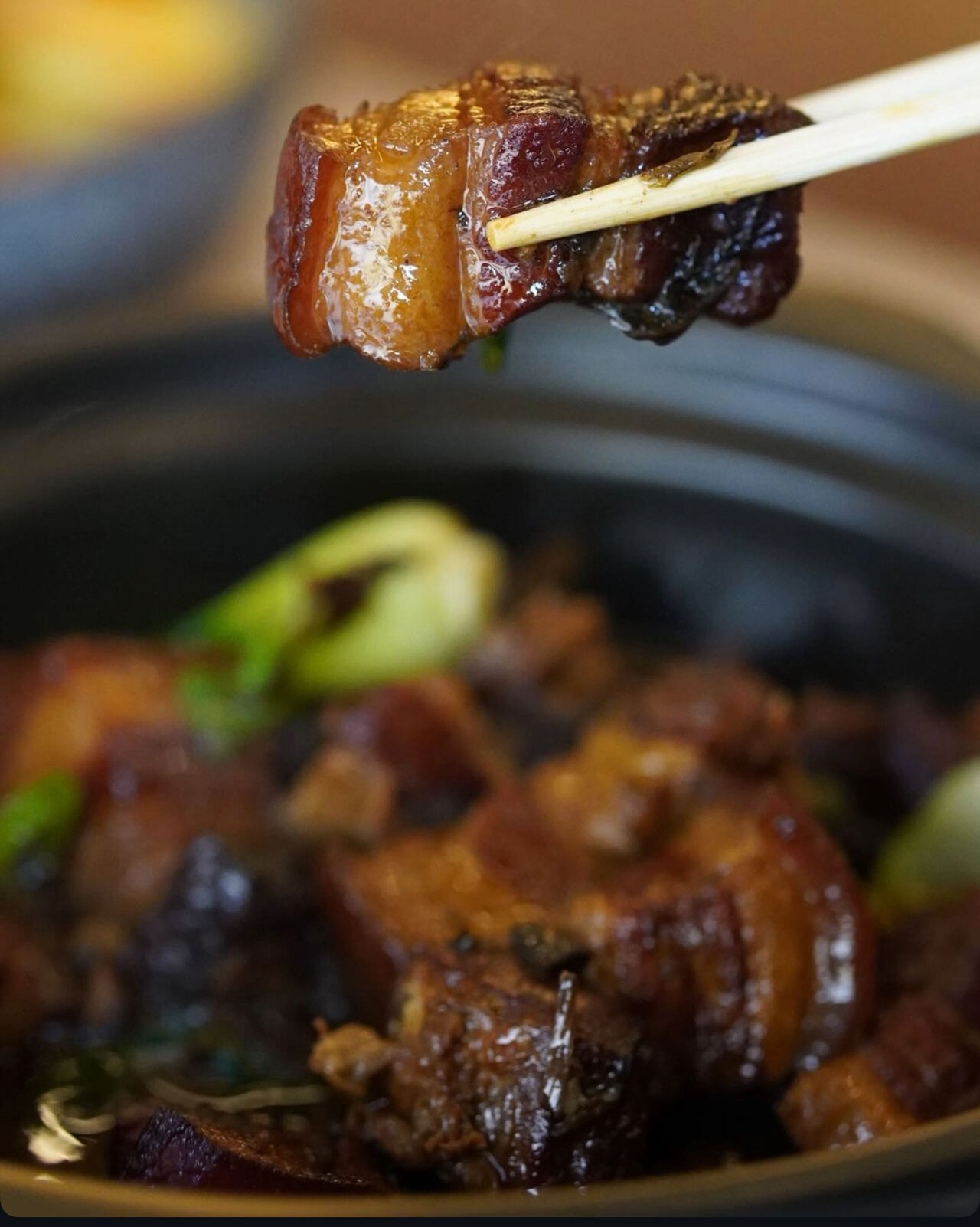 Pancetta di maiale brasata